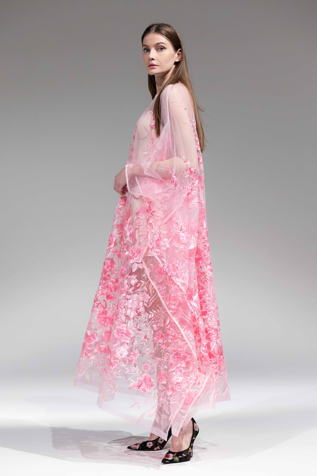 CHIE IMAI Floral Lace Long Cape - Pink