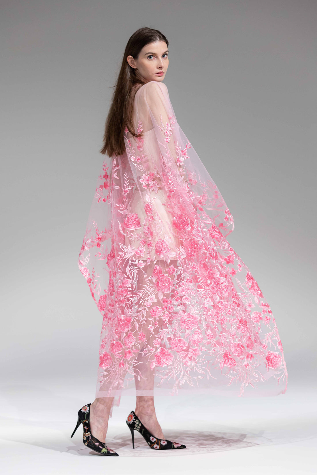 CHIE IMAI Floral Lace Long Cape - Pink