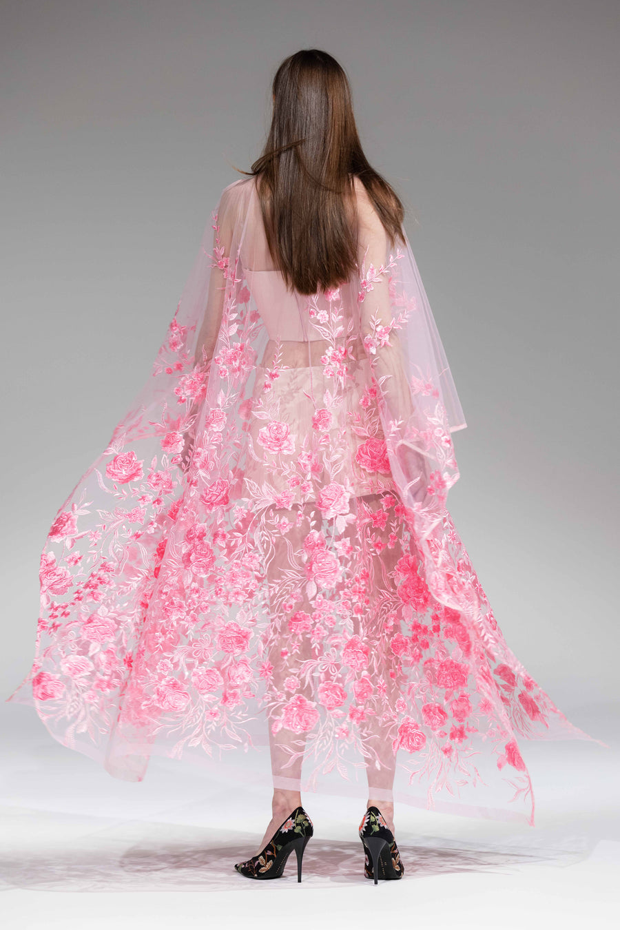 CHIE IMAI Floral Lace Long Cape - Pink