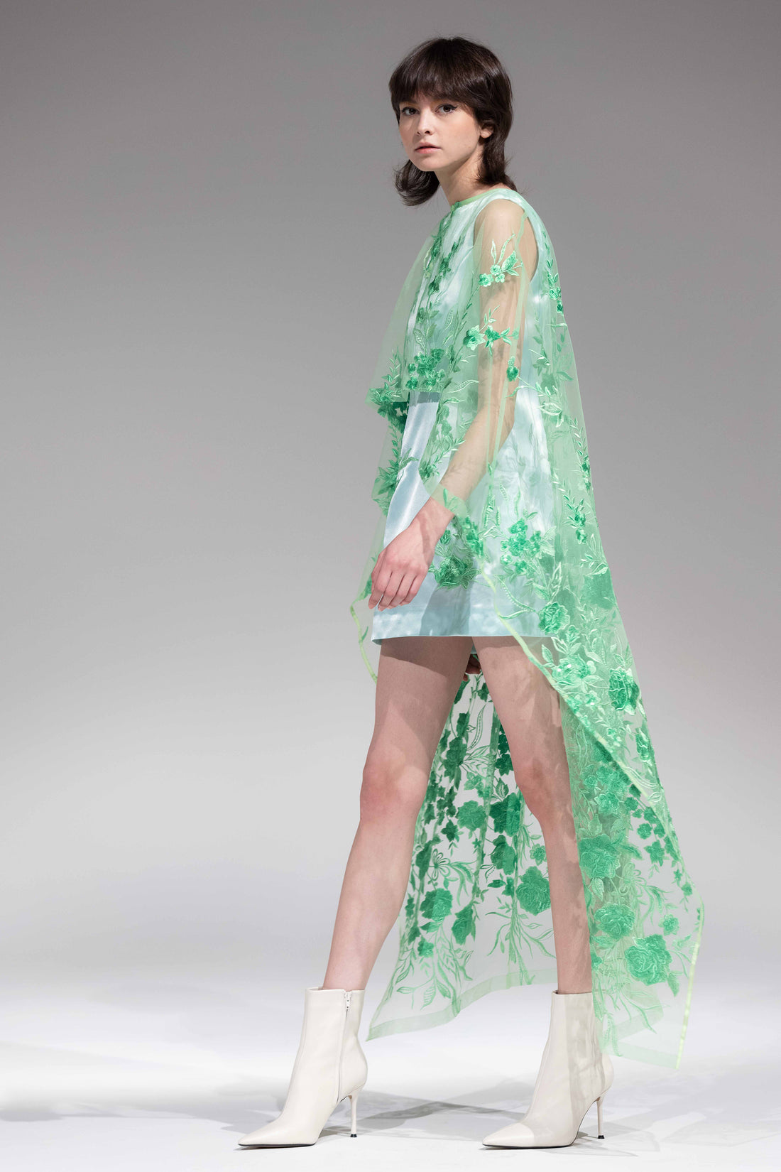 CHIE IMAI Floral Lace Long Cape - Green