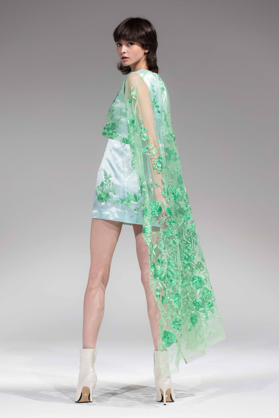 CHIE IMAI Floral Lace Long Cape - Green