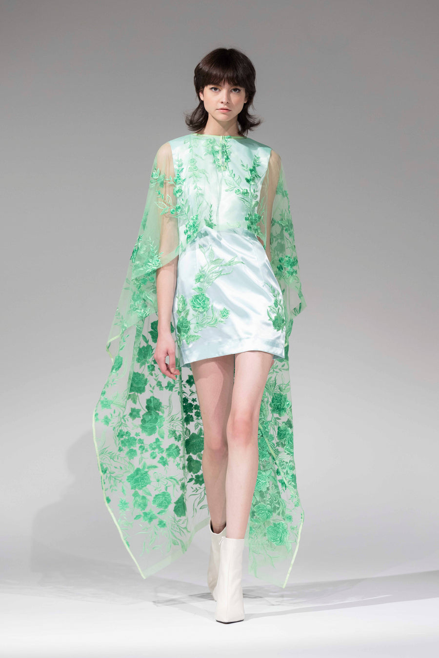 CHIE IMAI Floral Lace Long Cape - Green